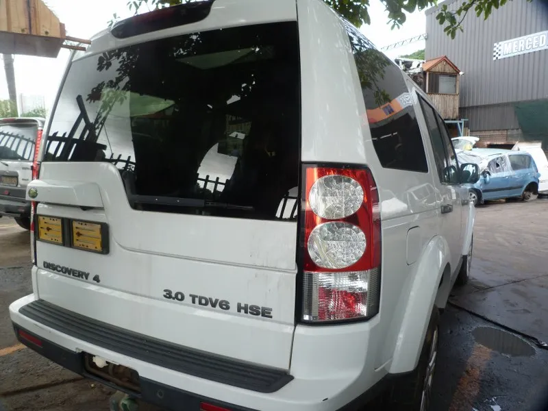 2010 Land Rover Discovery 4 view 4