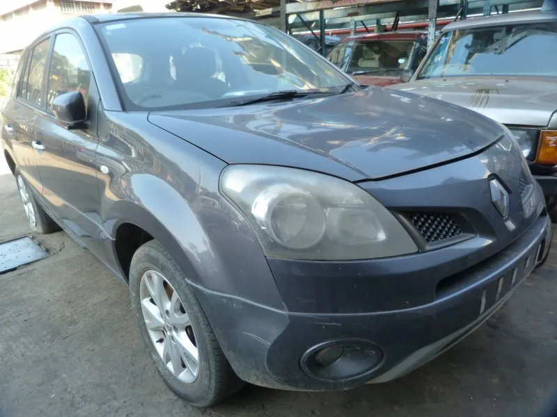 2011 Renault Koleos view 3
