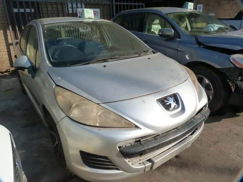 2010 Peugeot 207 view 3