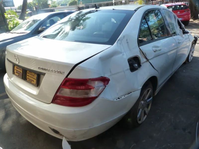 2009 Mercedes-Benz C-Class view 5