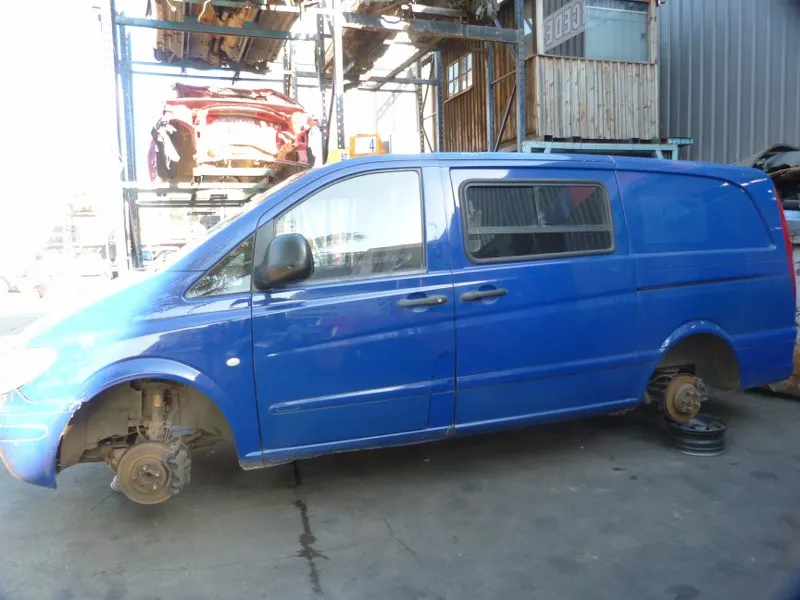 2009 Mercedes-Benz Vito view 4