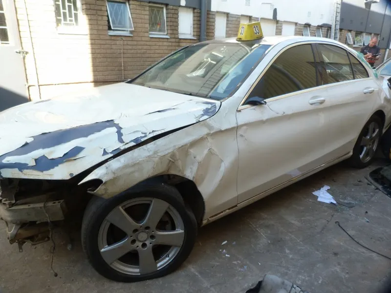 2015 Mercedes-Benz C-Class view 4