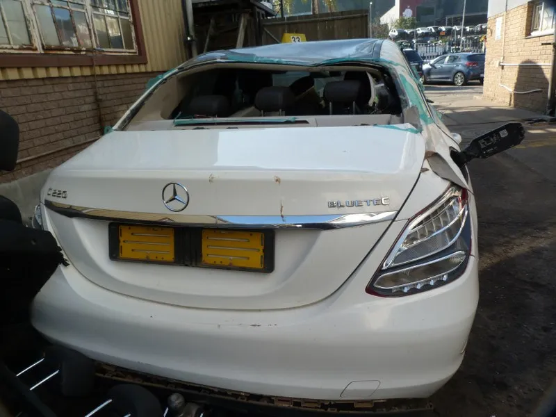 2015 Mercedes-Benz C-Class view 3