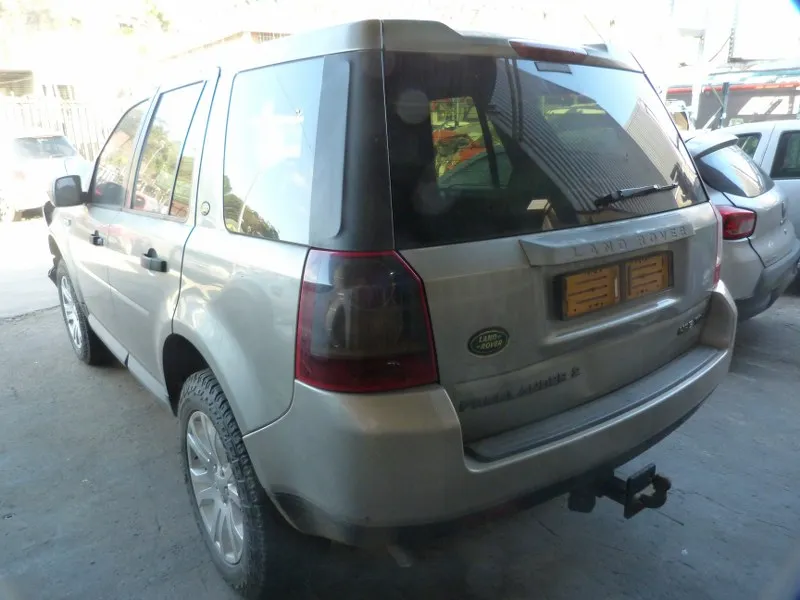 2010 Land Rover Freelander view 5