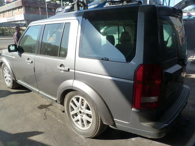 2009 Land Rover Discovery 3 view 4