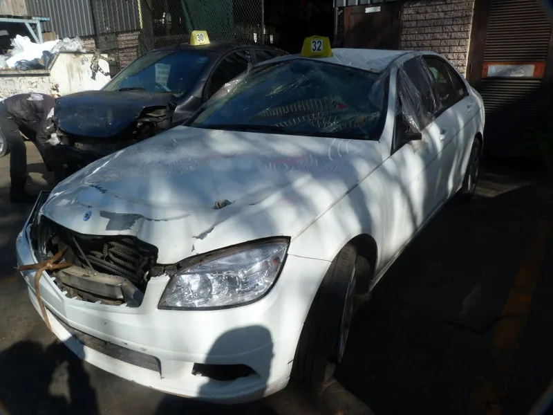 2009 Mercedes-Benz C-Class view 3