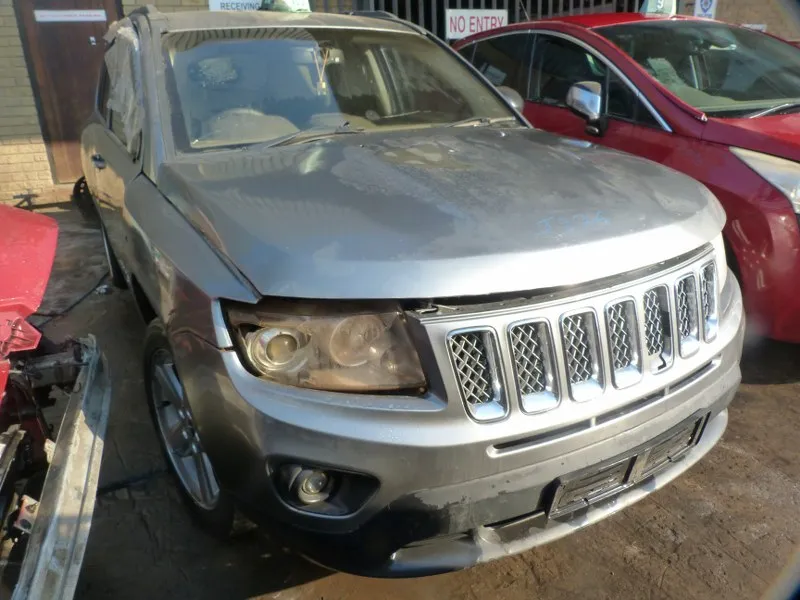 2013 Jeep Compass view 3