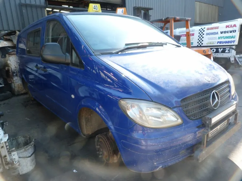 2009 Mercedes-Benz Vito view 3