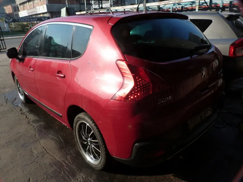 2012 Peugeot 3008 view 4