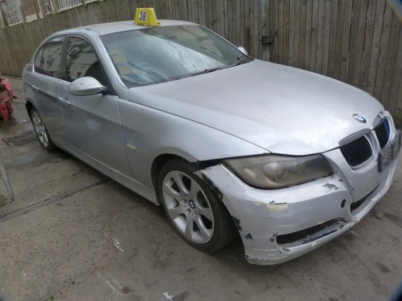 2005 BMW 3 Series view 2