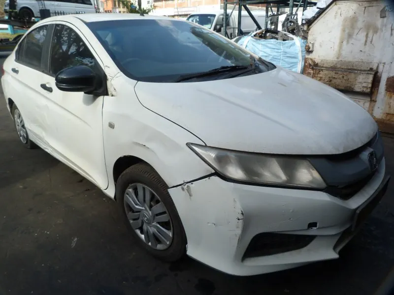 2014 Honda Ballade view 3