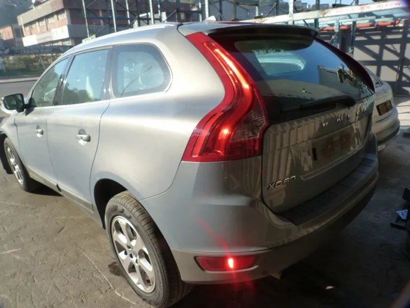 2011 Volvo XC60 view 4