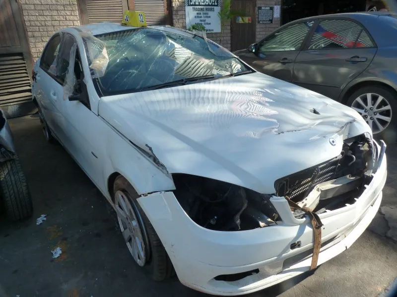 2009 Mercedes-Benz C-Class view 2