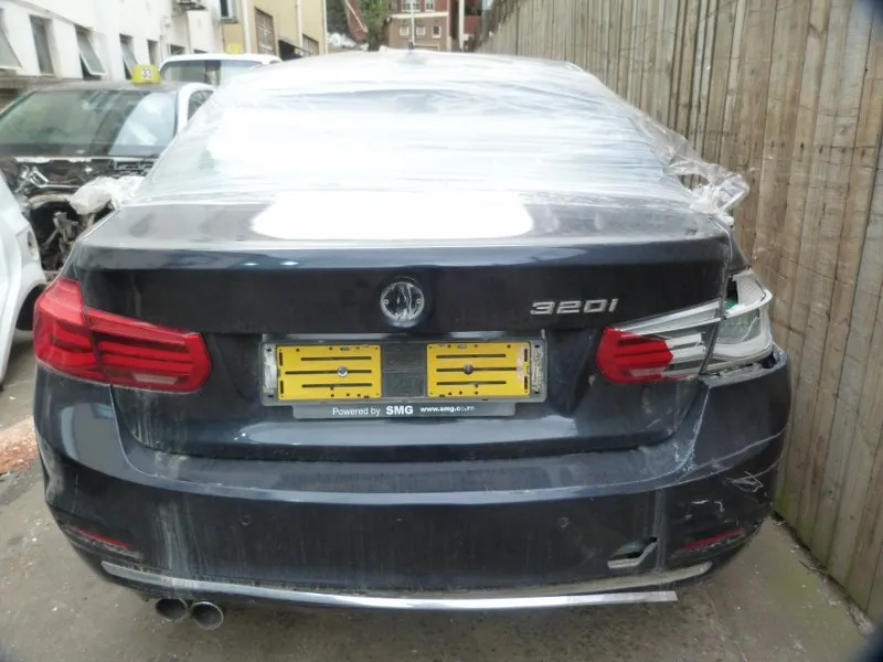 2016 BMW 3 Series view 4