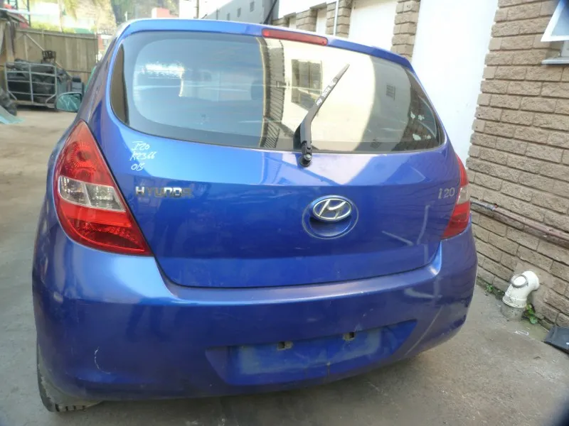 2011 Hyundai i20 view 4