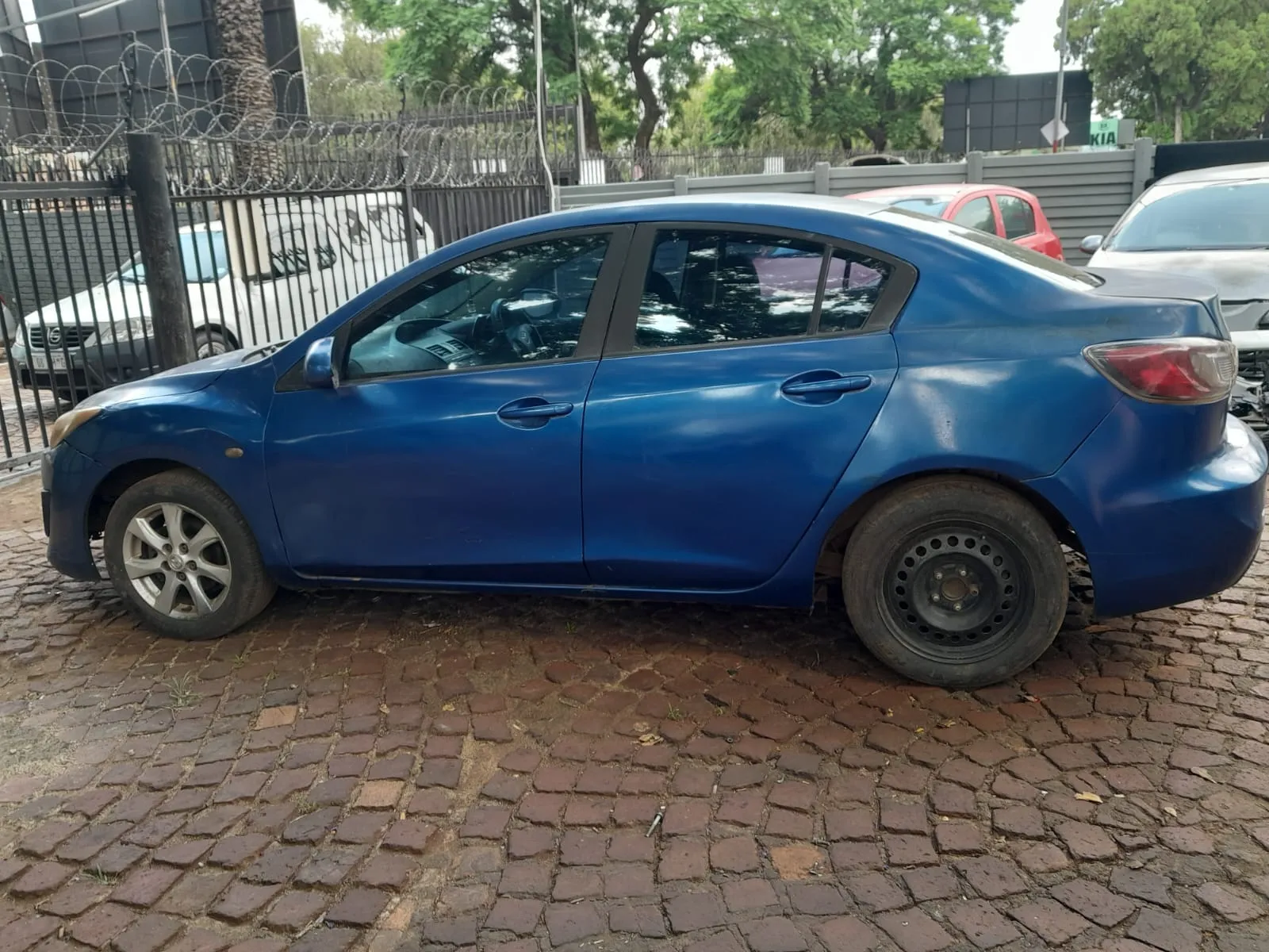 2011 Mazda 3  view 3