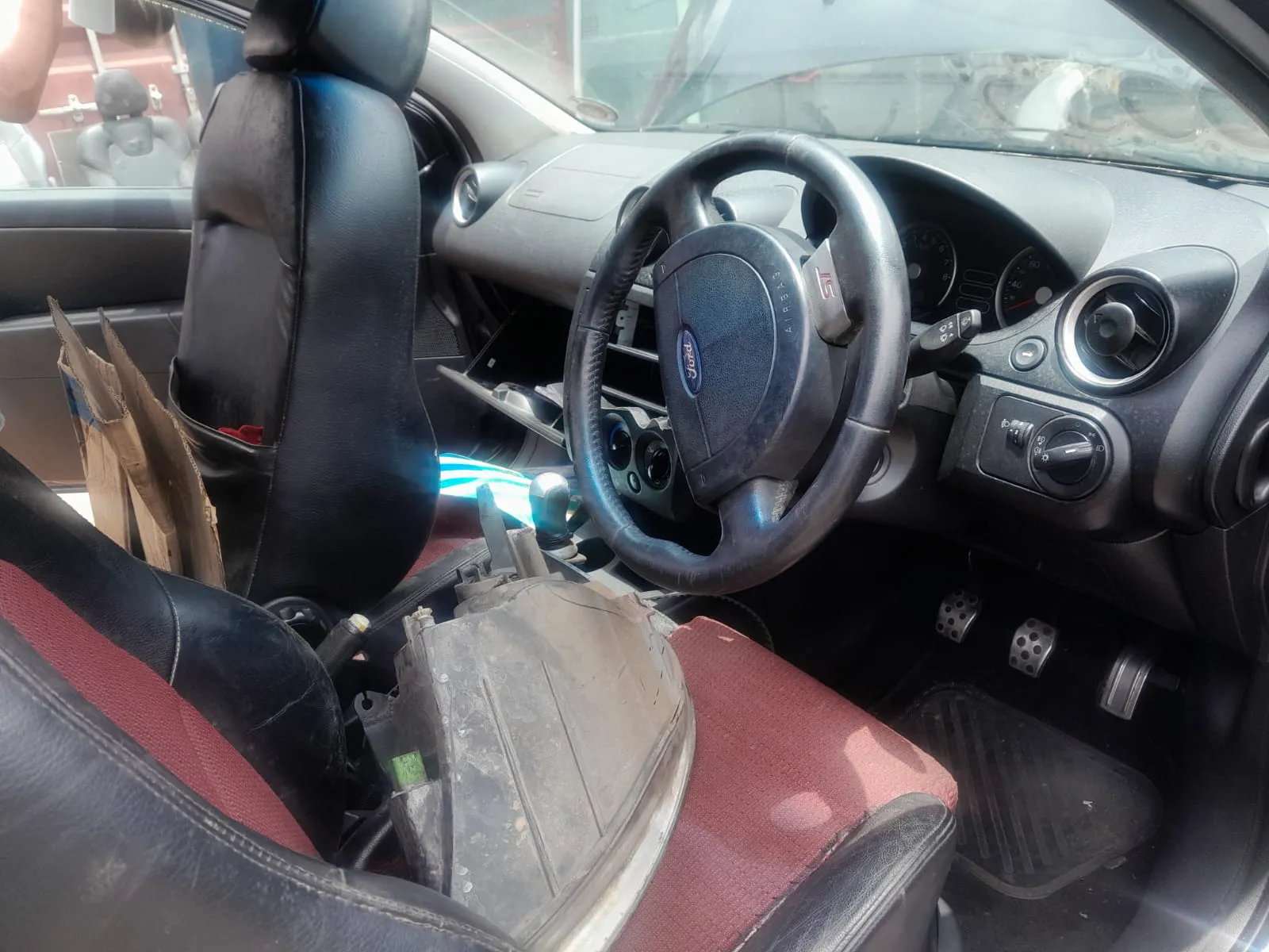 2007 Ford Fiesta  view 3