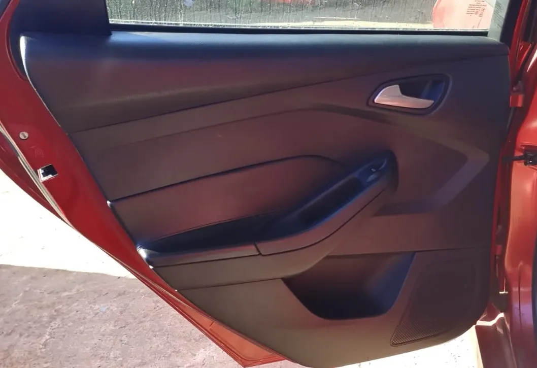 2012 Ford Focus view 3