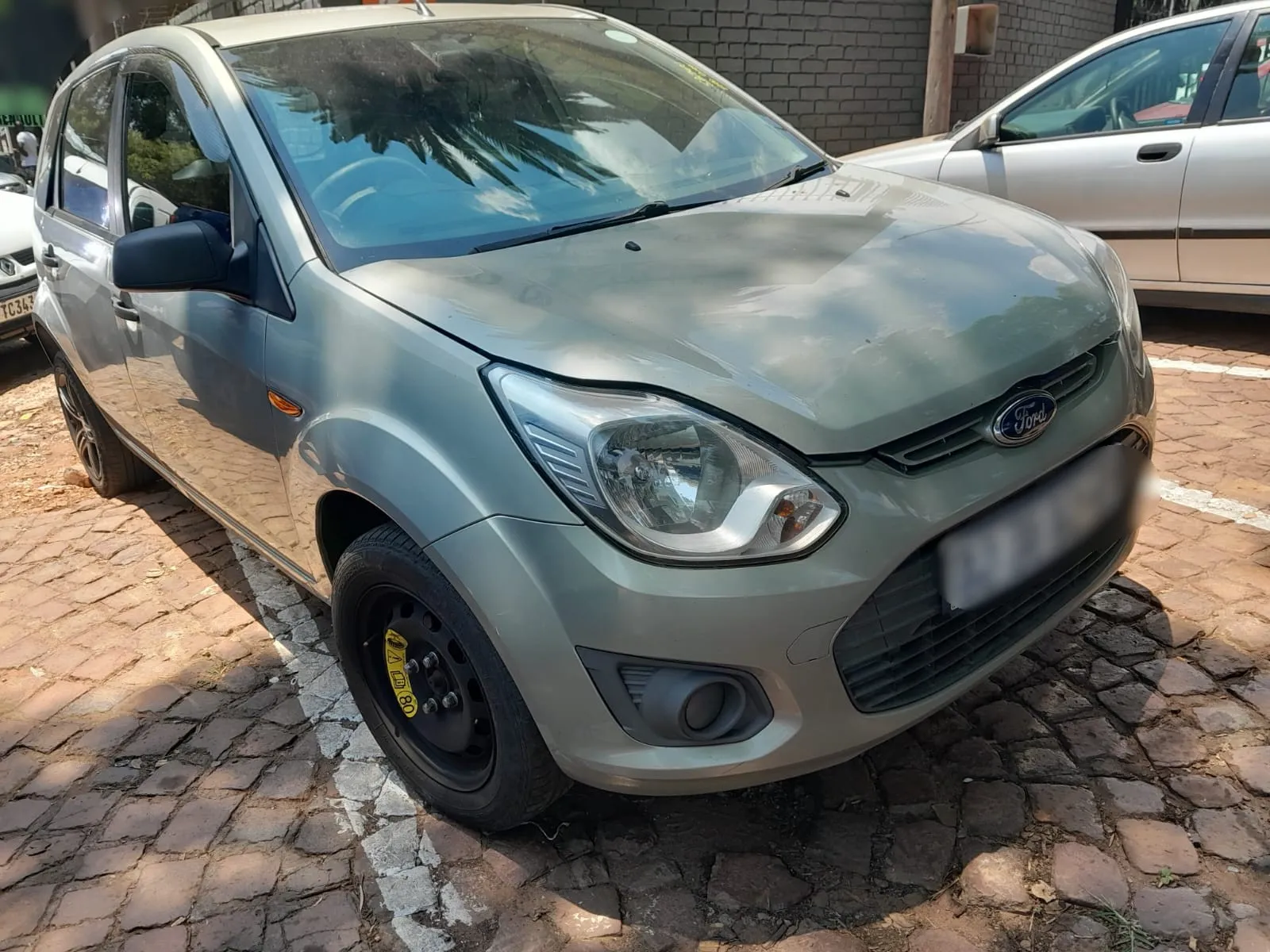 2014 Ford Figo  view 6