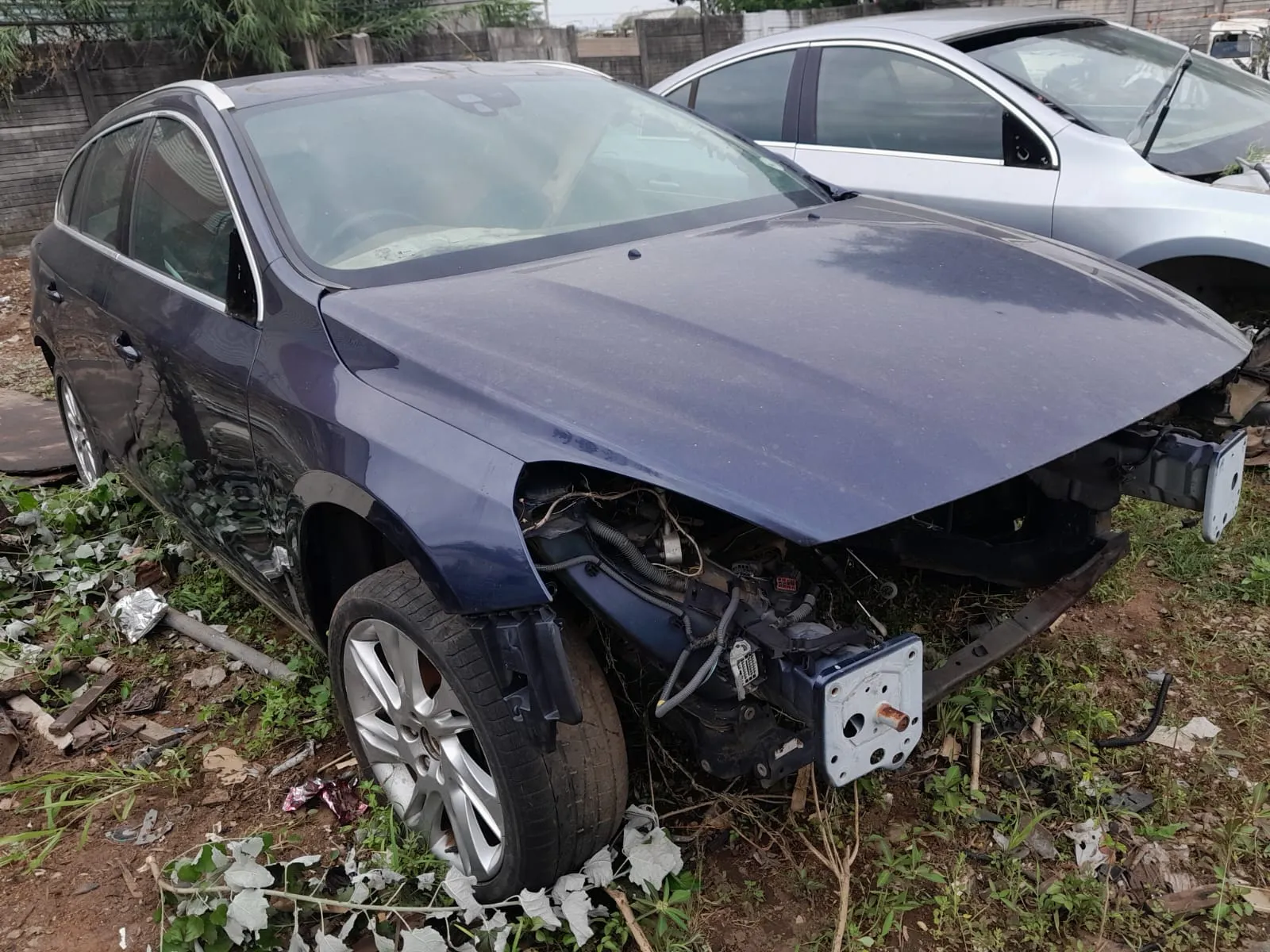 2015 Volvo V60  view 2