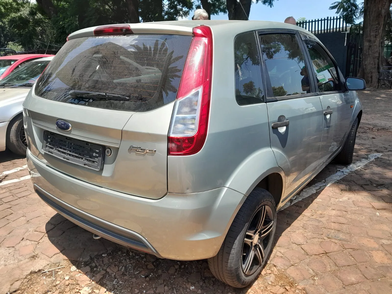 2014 Ford Figo  view 5