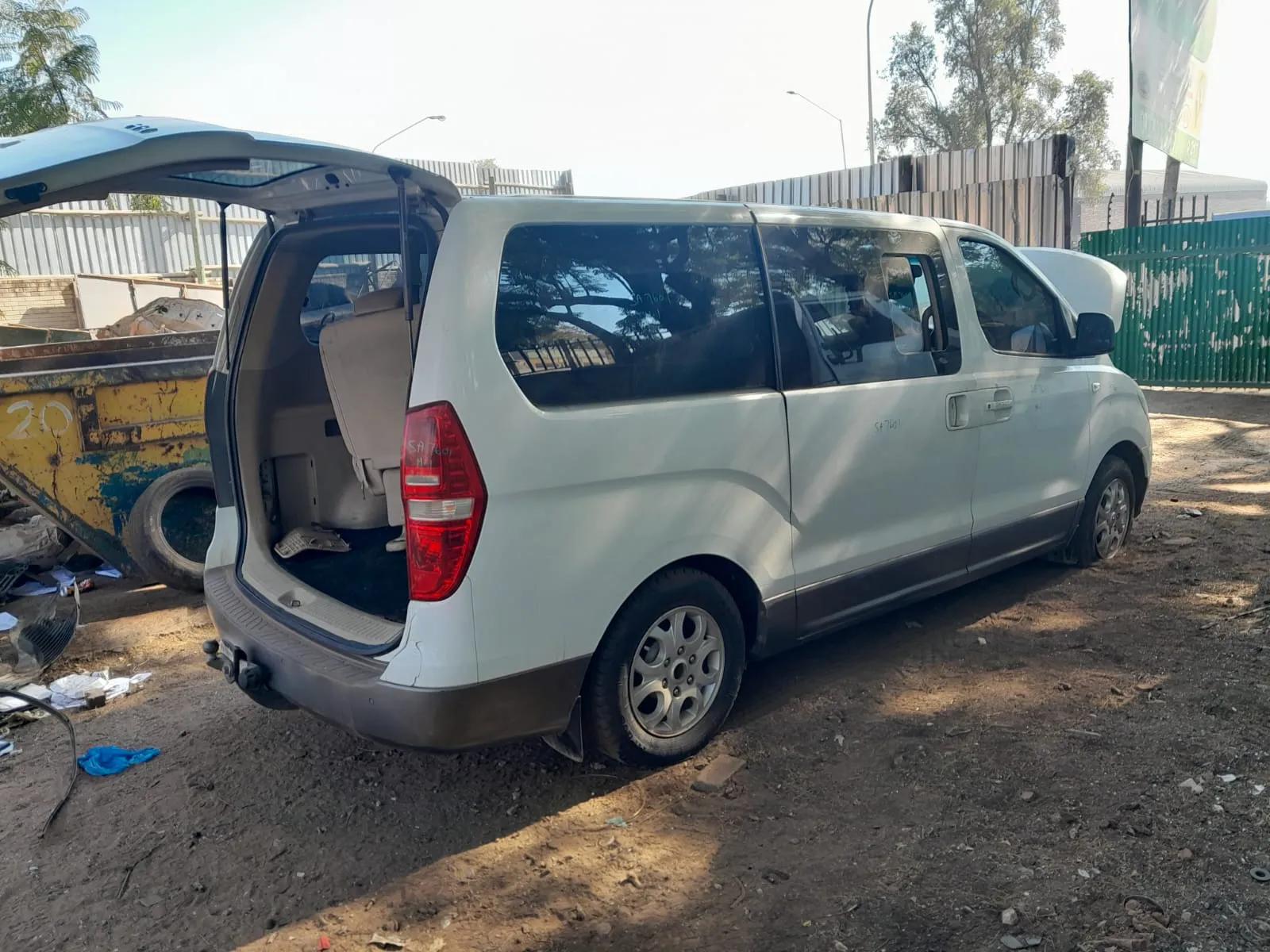 2013 Hyundai H-1  view 2