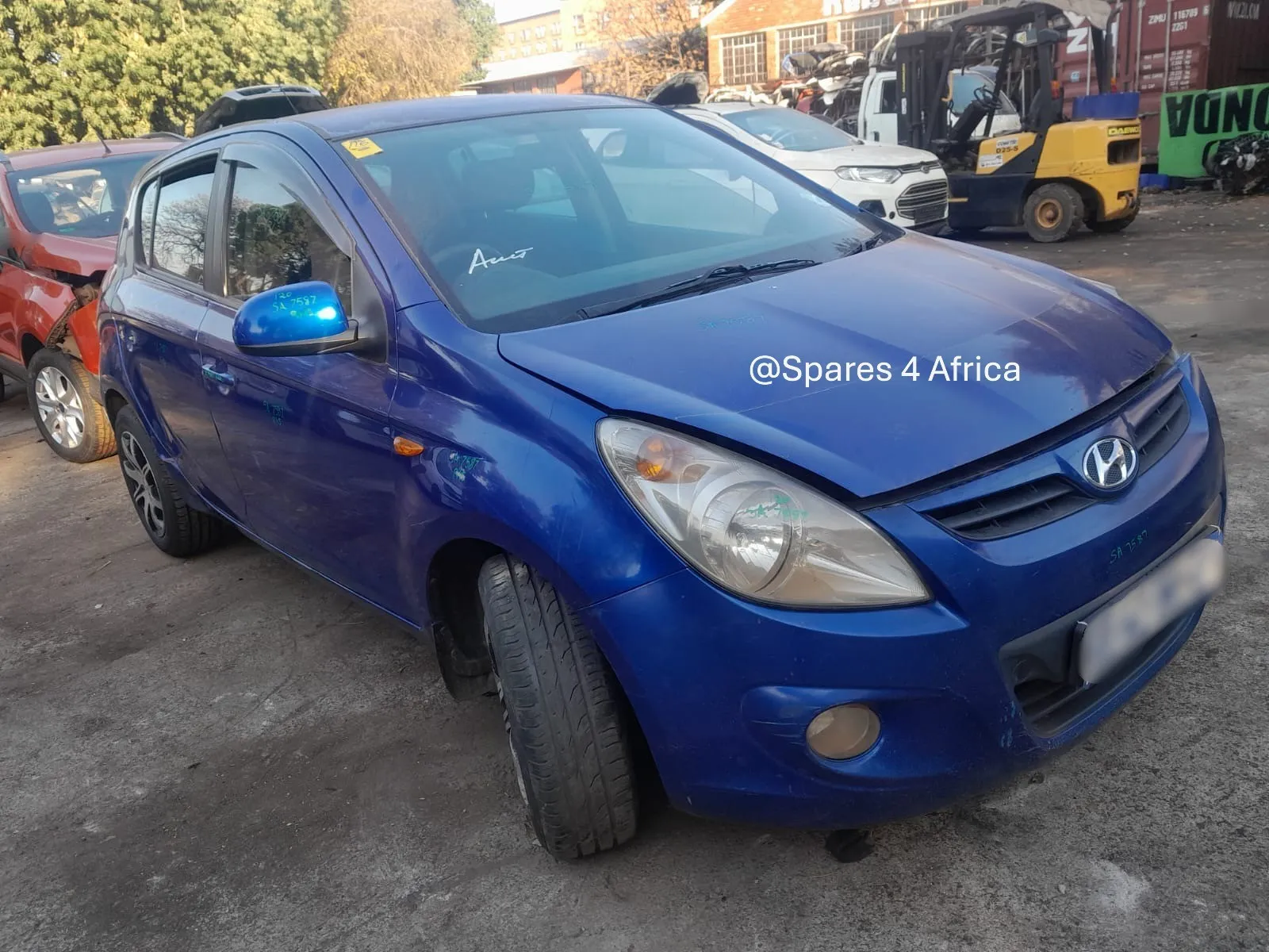 2010 Hyundai i20  view 2