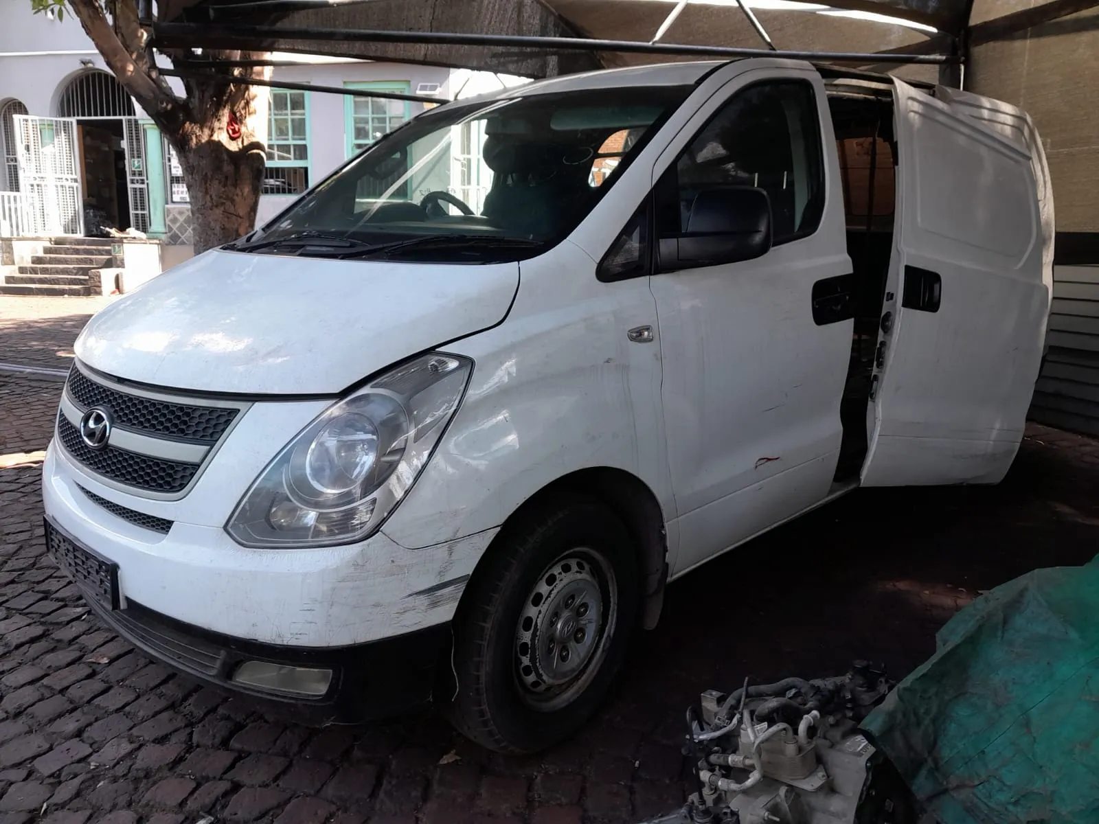 2009 Hyundai H-1  view 2