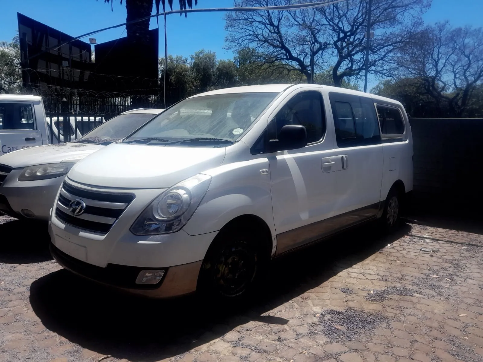 2013 Hyundai H-1 D4CBH221677 view 2