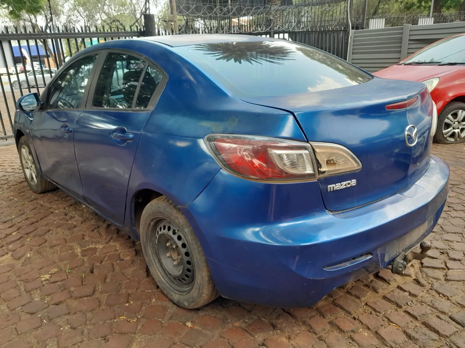 2011 Mazda 3  view 4