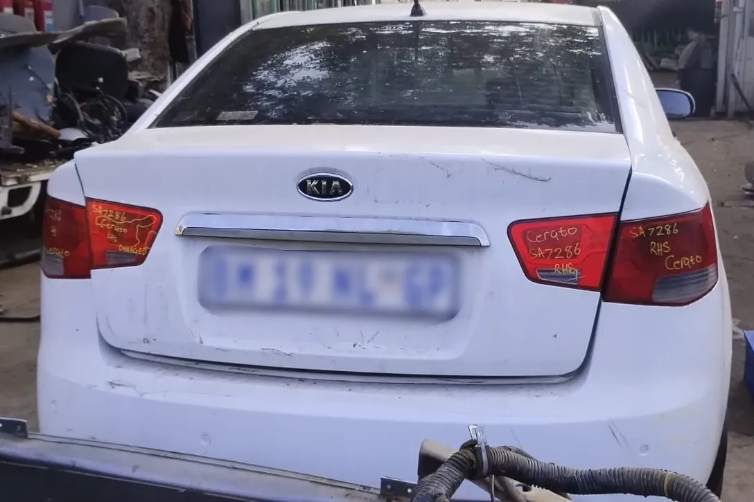 2012 Kia Cerato view 4