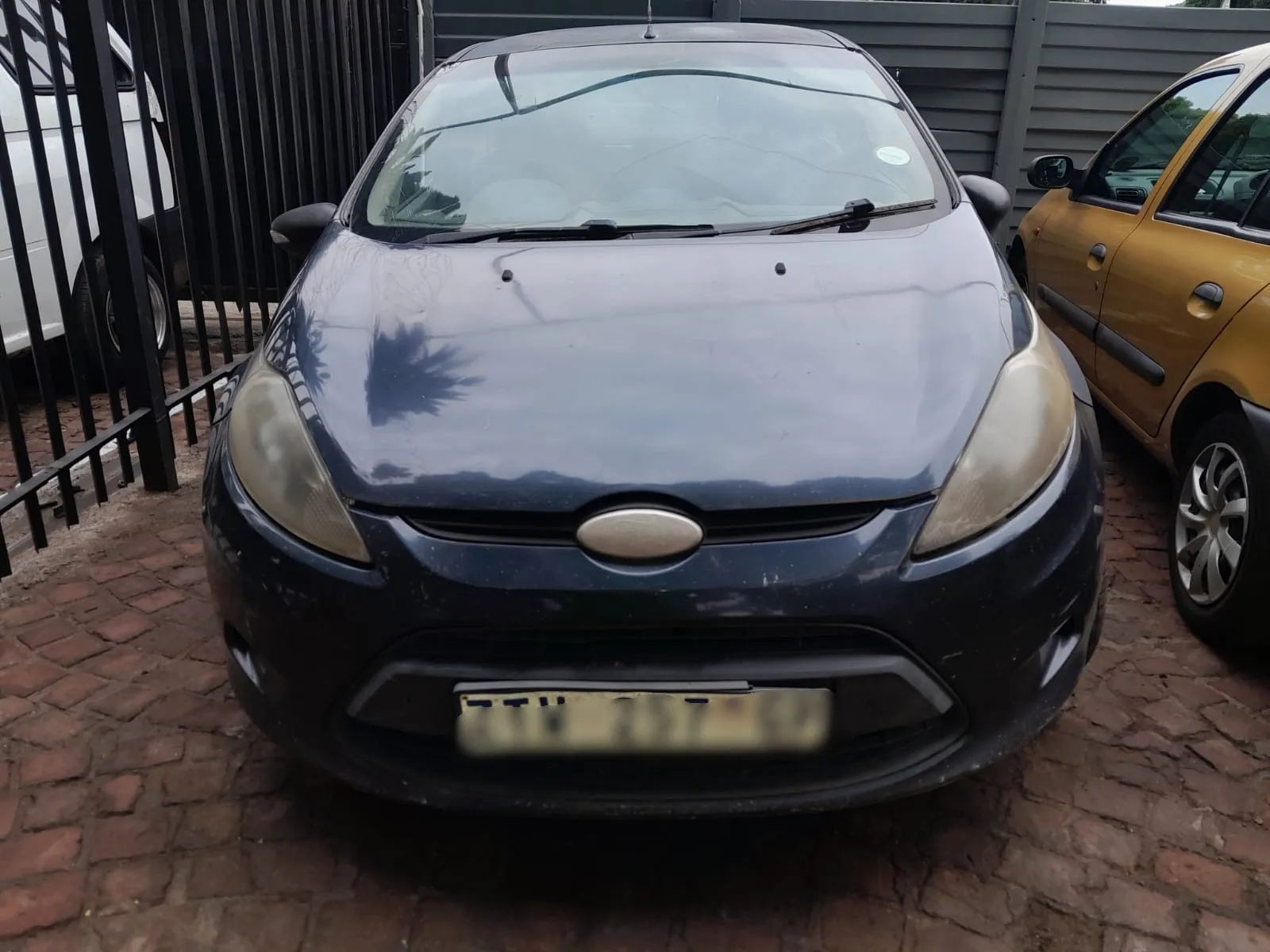 2007 Ford Fiesta  view 2