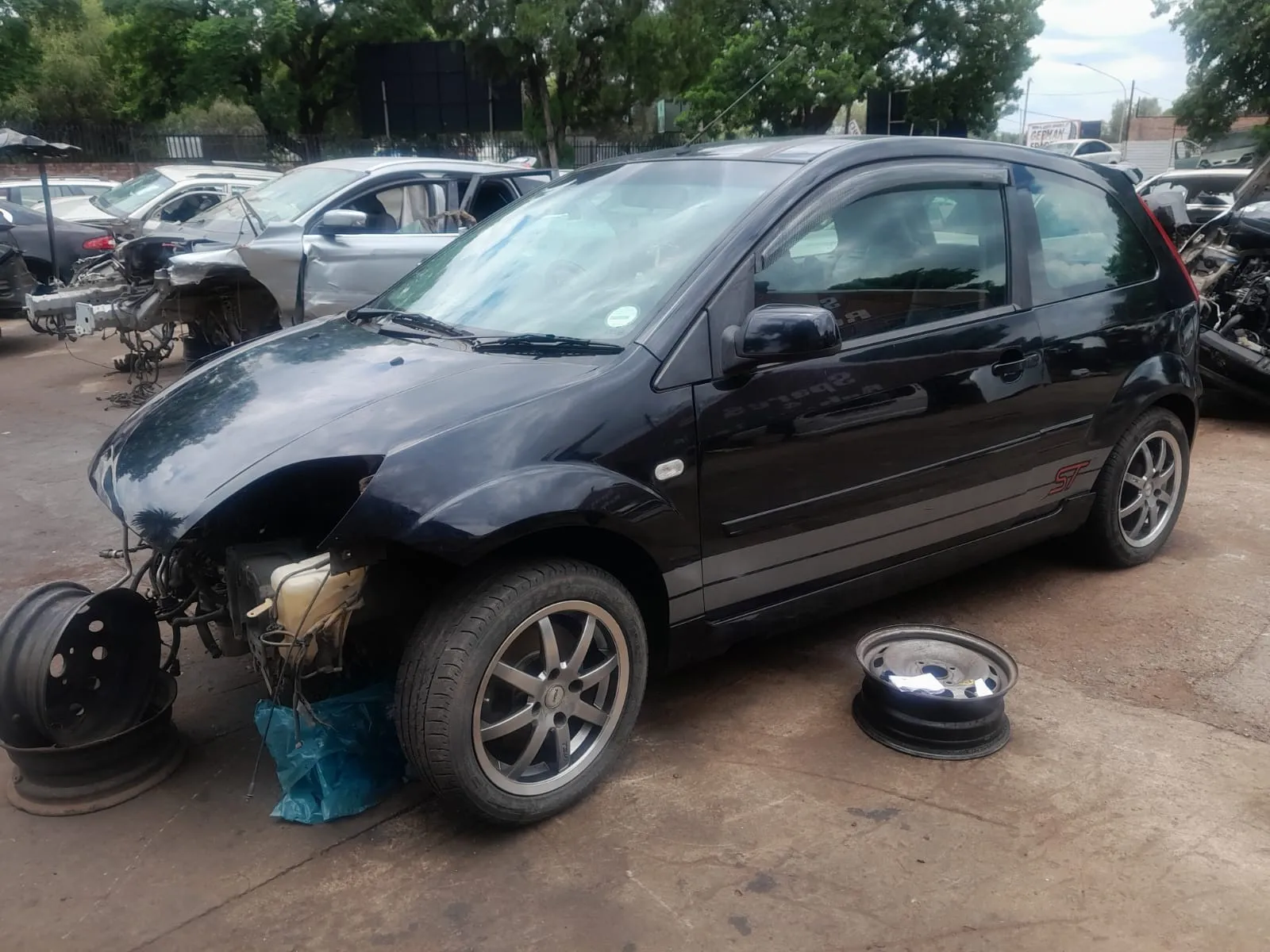 2007 Ford Fiesta  view 2