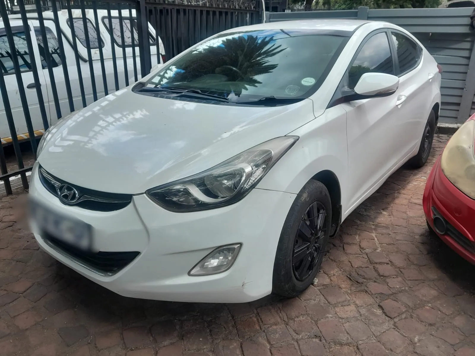 2014 Hyundai Elantra G4FJ view 3