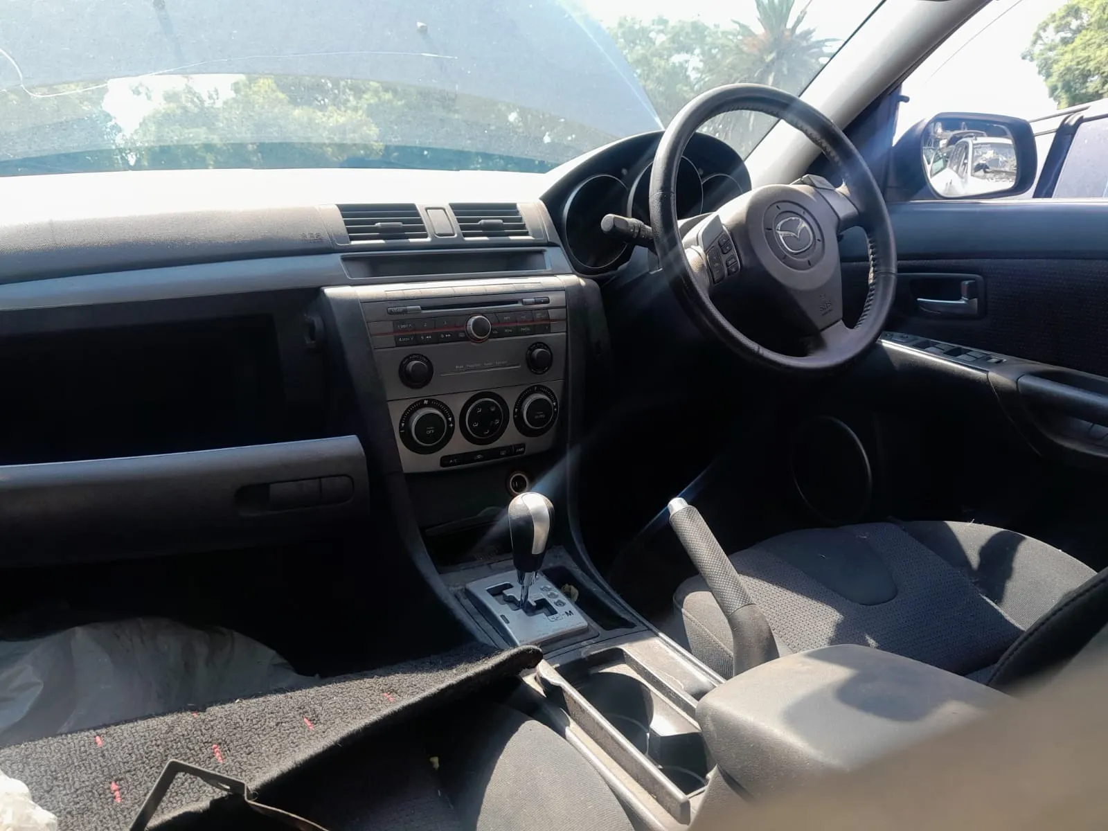 2005 Mazda 3  view 3