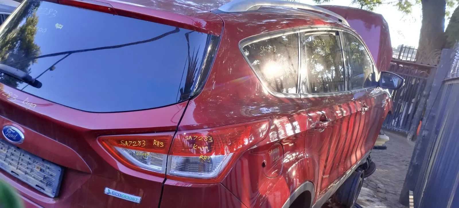 2014 Ford Kuga view 3
