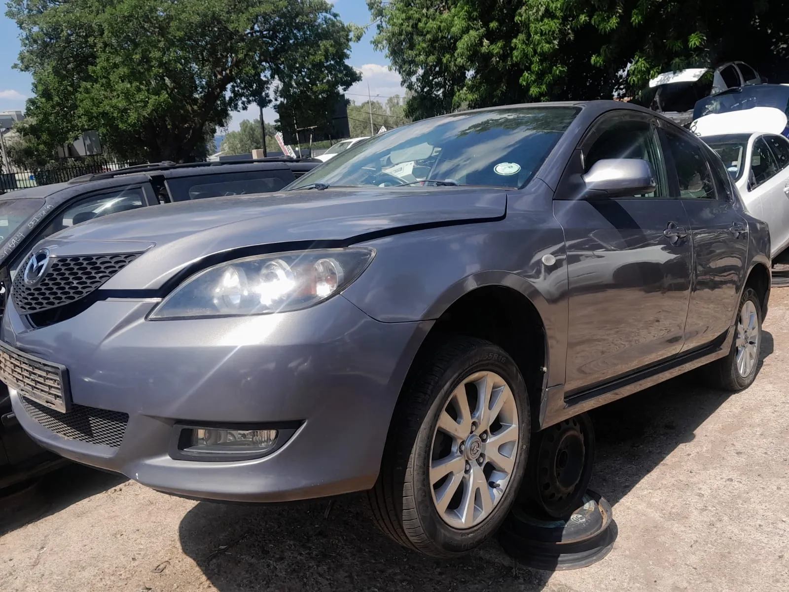 2005 Mazda 3  view 5