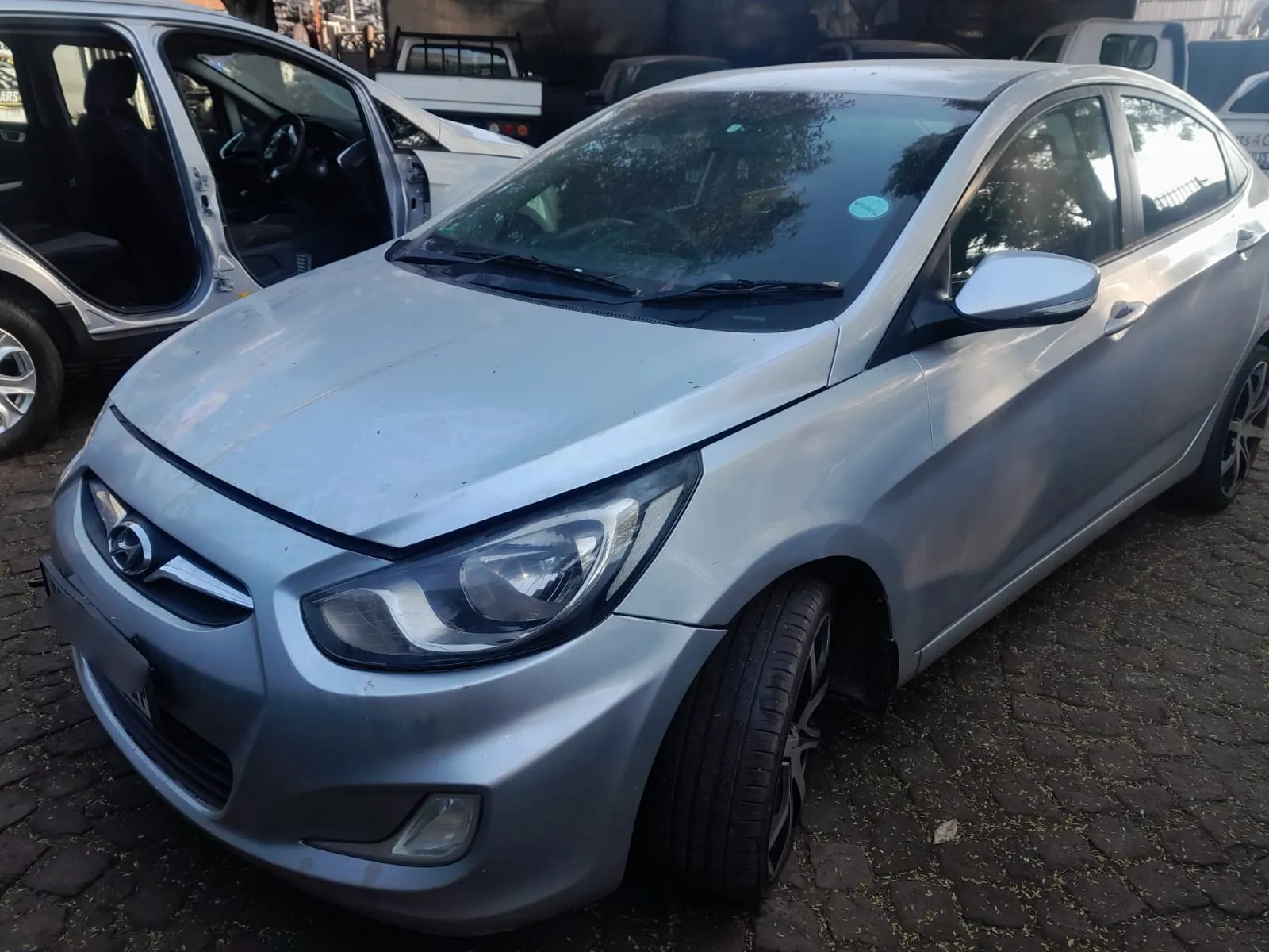 2013 Hyundai Accent  view 2