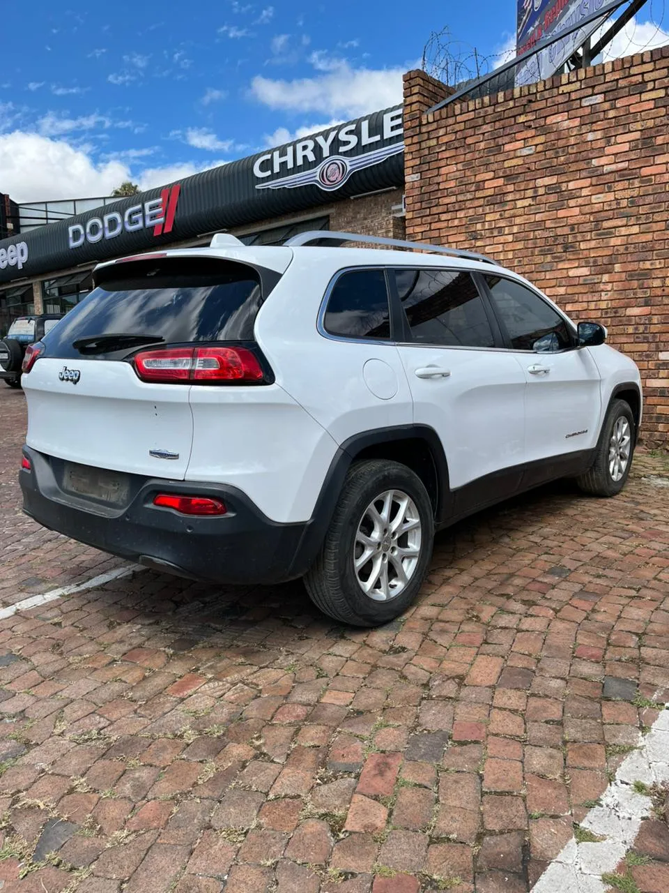 2015 Jeep Cherokee  view 6