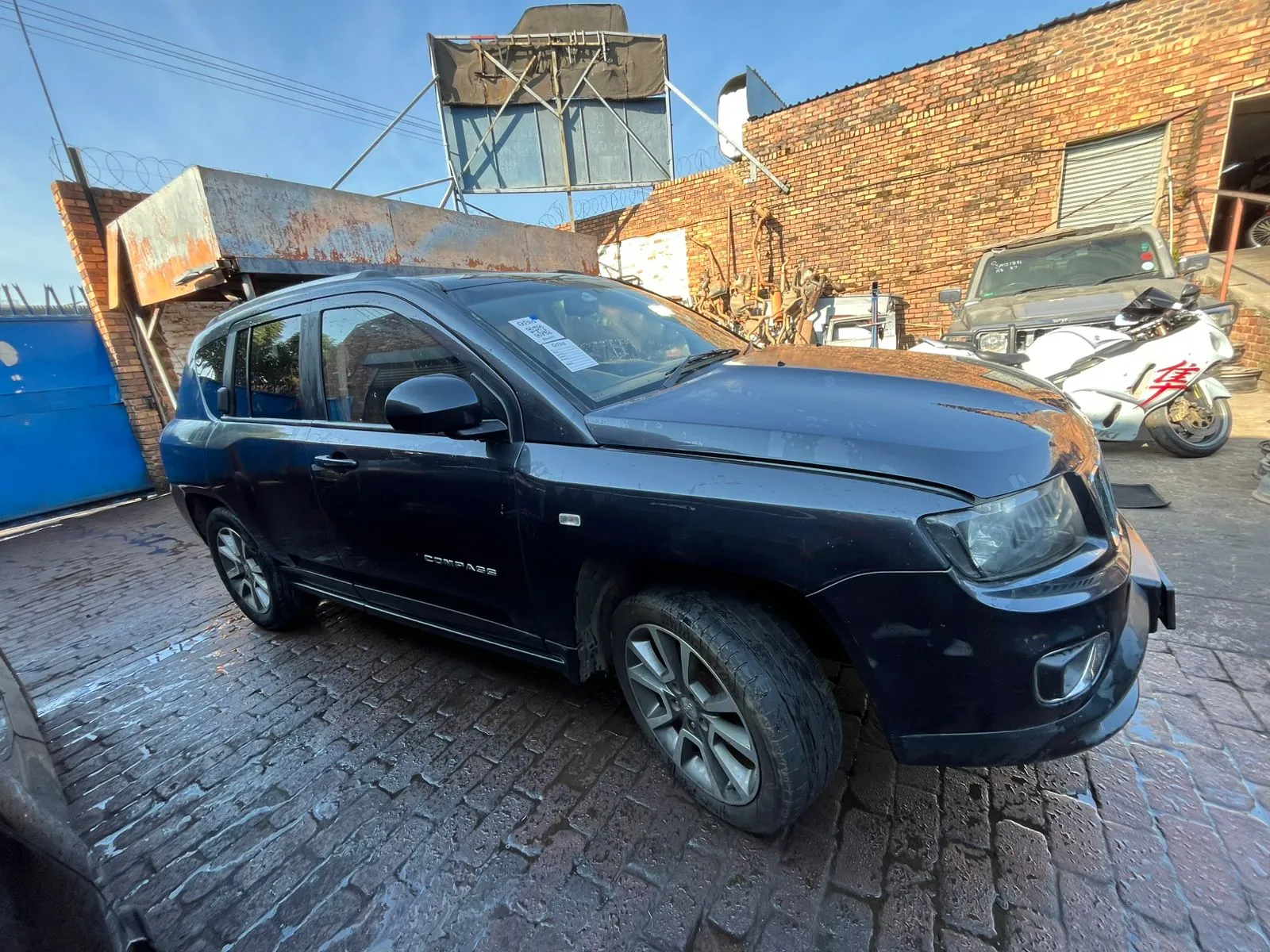 2014 Jeep Compass  view 3