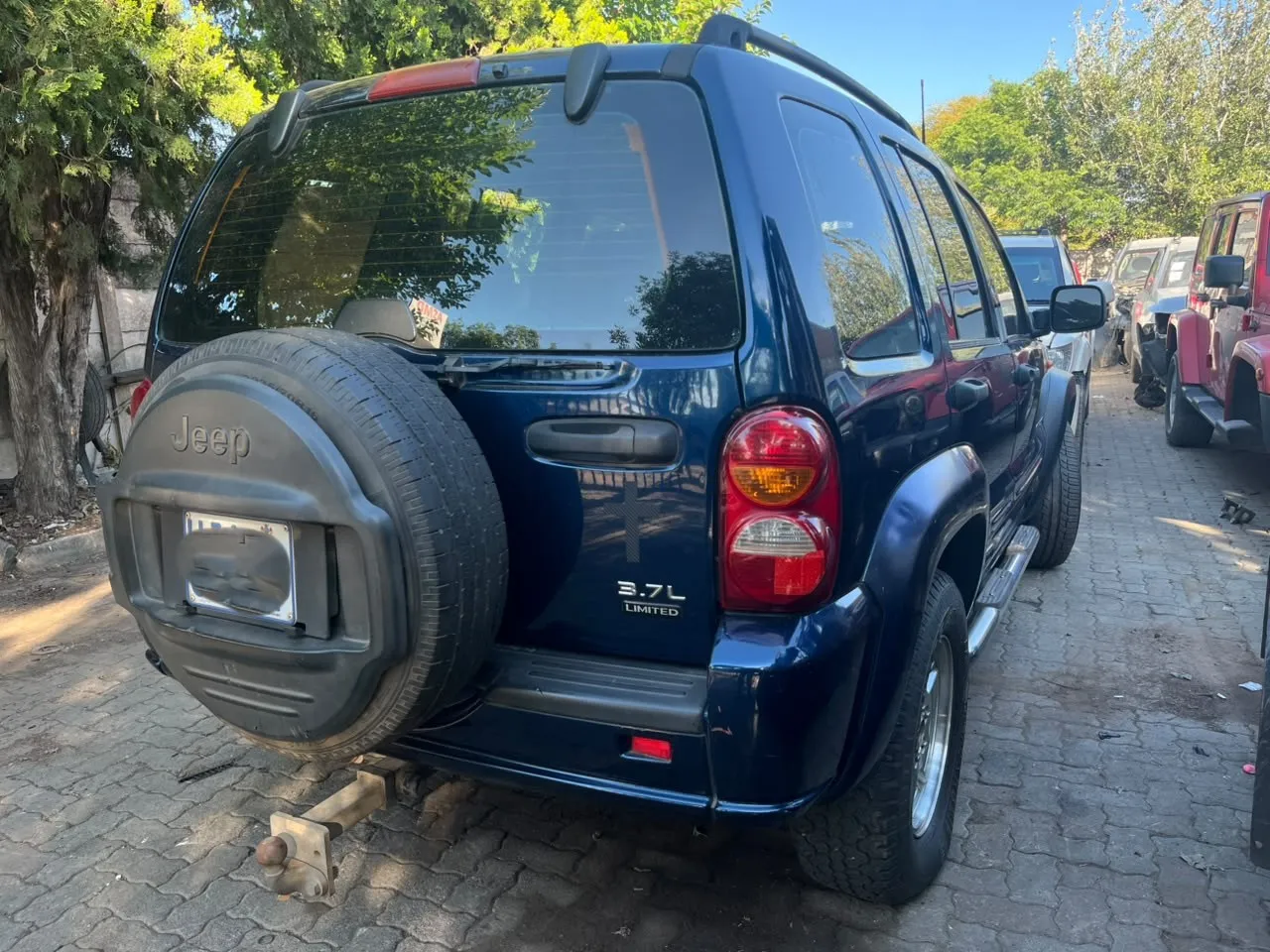 2004 Jeep Cherokee  view 5