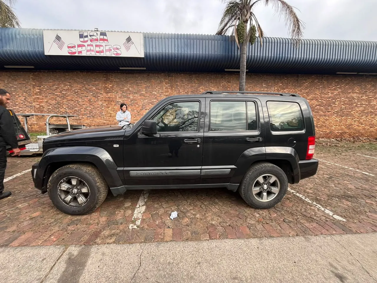 2010 Jeep Cherokee  view 5