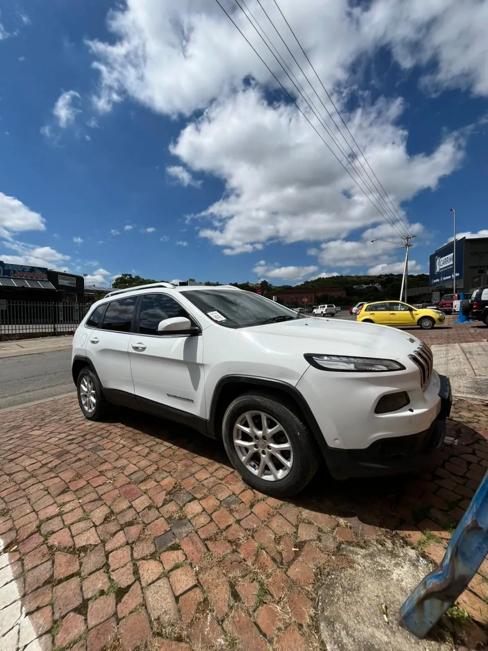 2015 Jeep Cherokee  view 2