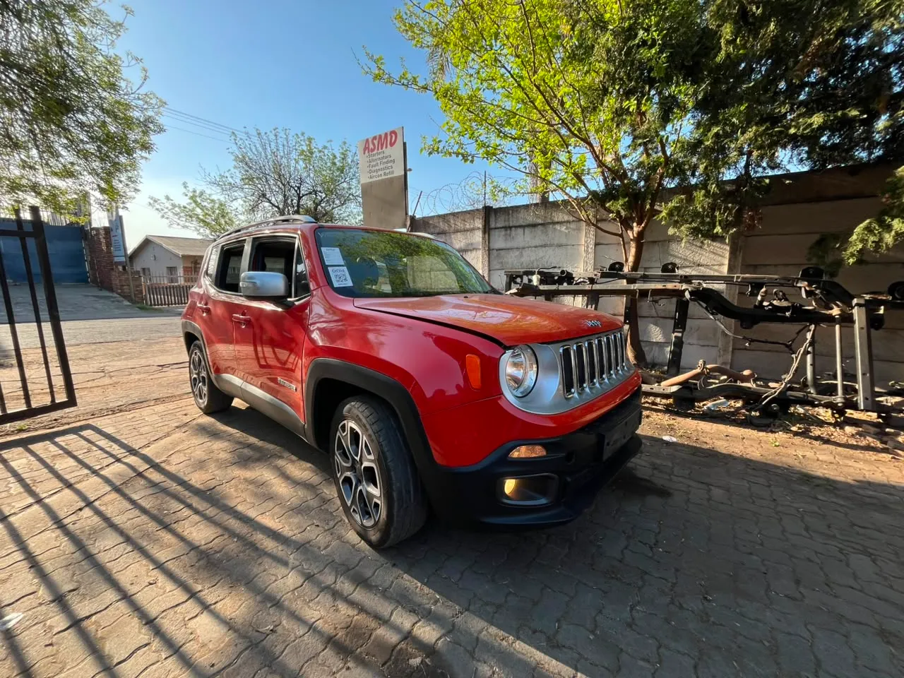 2015 Jeep Renegade  view 2