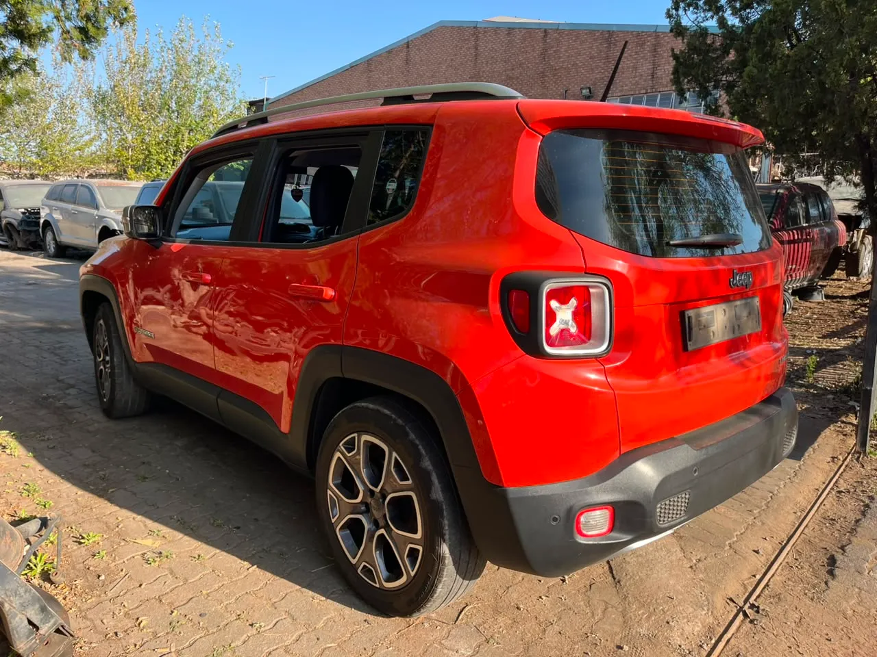2015 Jeep Renegade  view 4