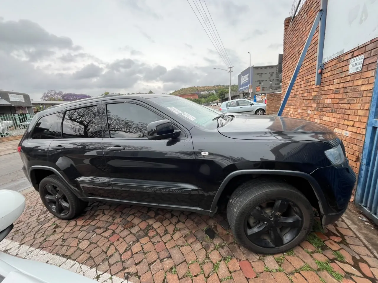 2013 Jeep Grand Cherokee thumbnail 2