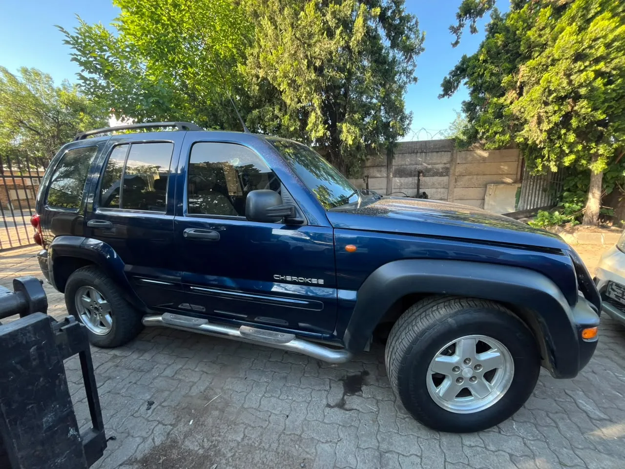 2004 Jeep Cherokee  view 5