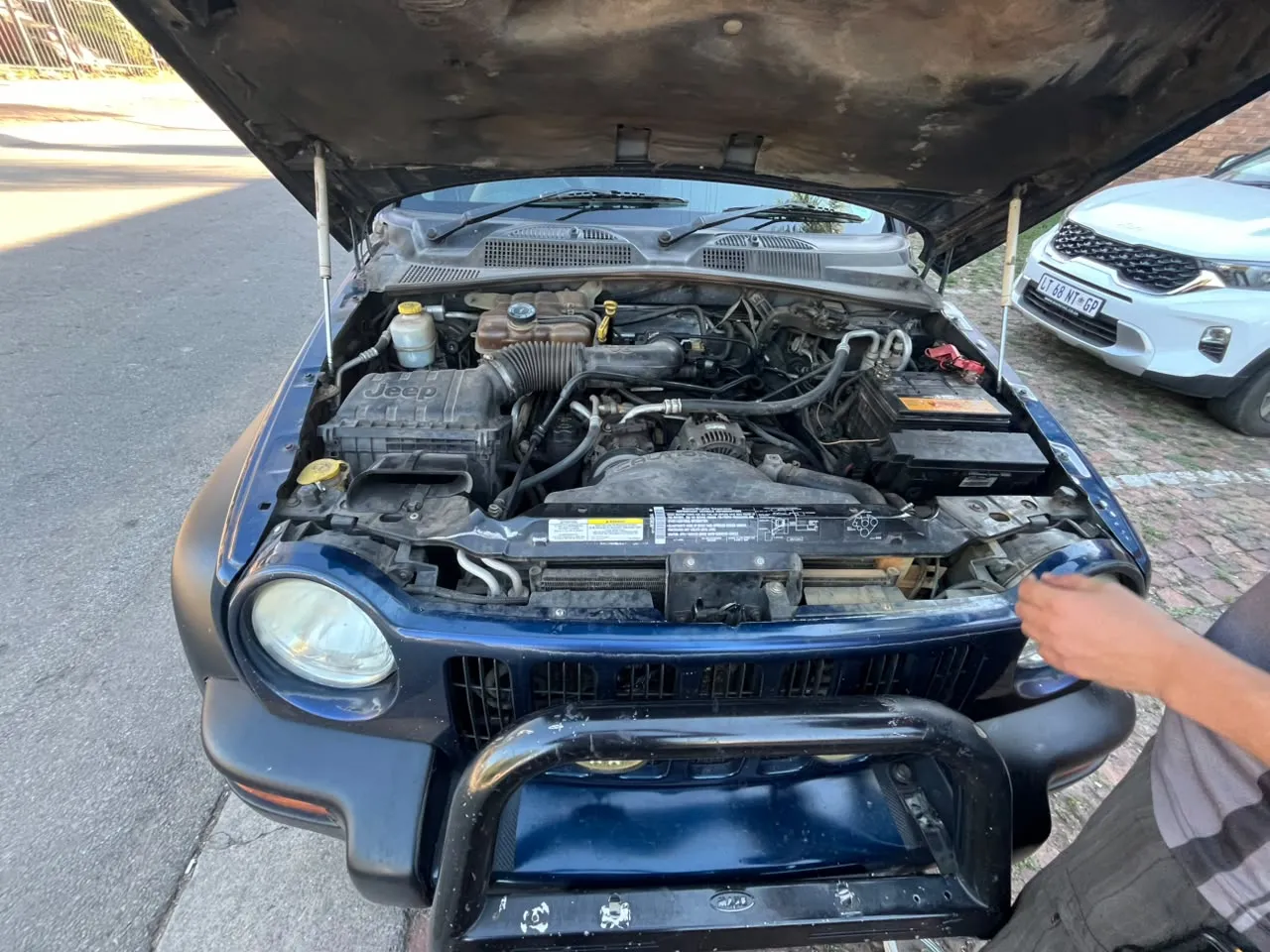 2004 Jeep Cherokee  view 5
