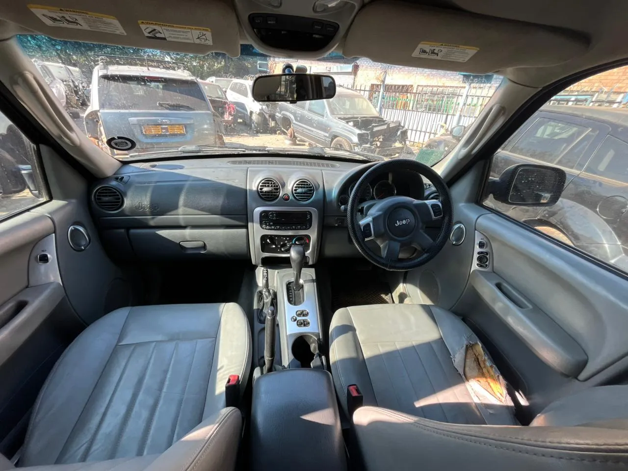 2005 Jeep Cherokee  view 8