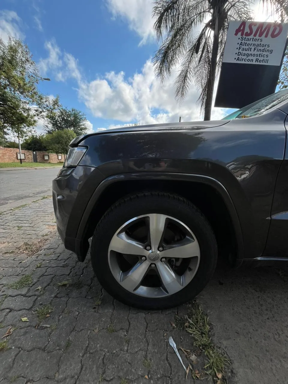 2014 Jeep Grand Cherokee  view 3